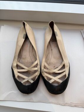 CHANEL Beige and Black Ballet Flats with Crisscross Straps